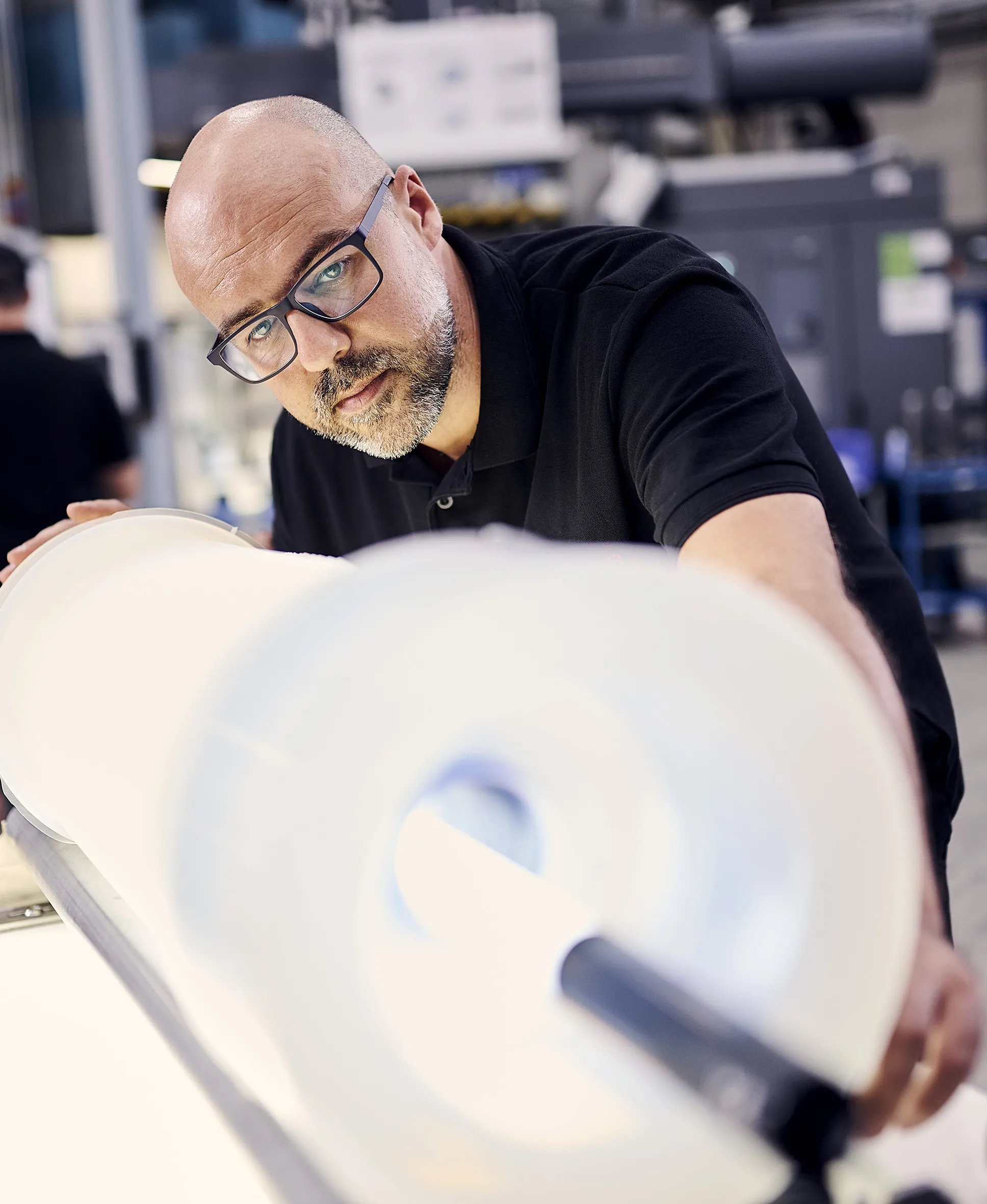 Employees in the laboratory at a fluorescent tube